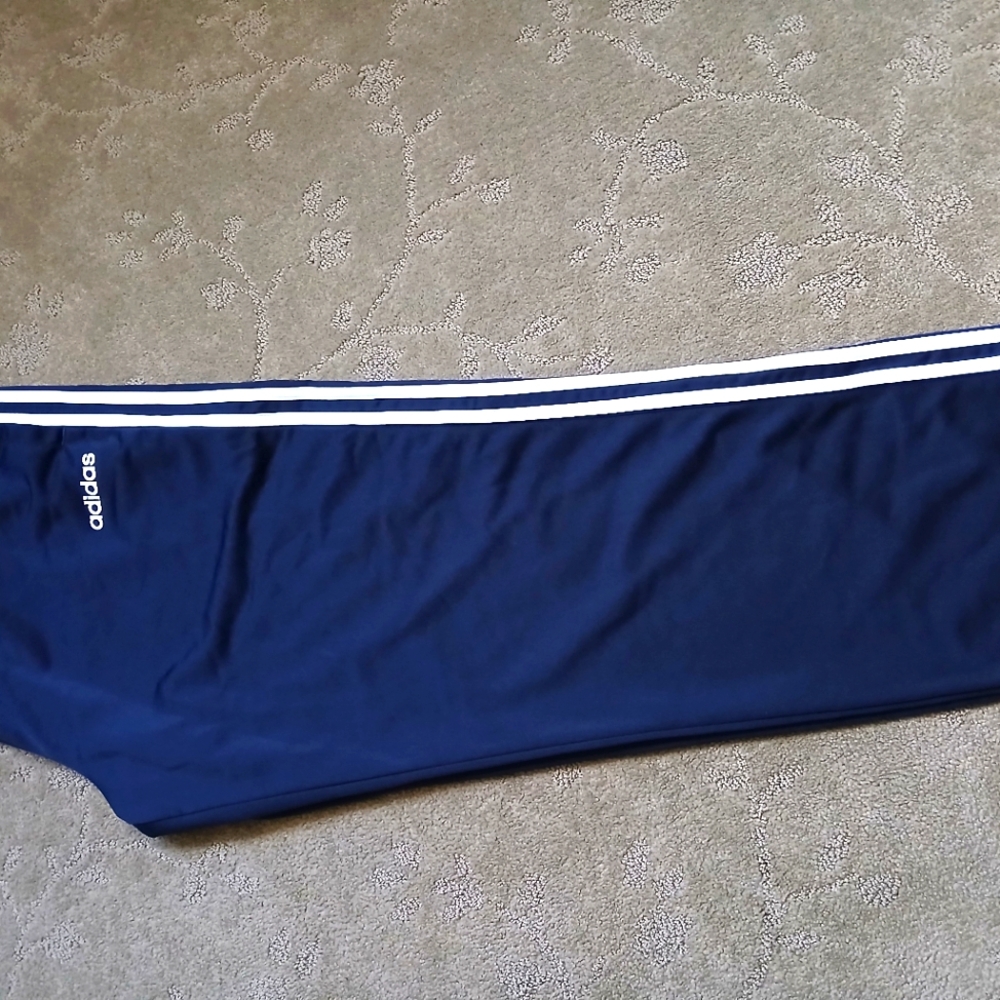 Adidas track pants with front pockets (used)